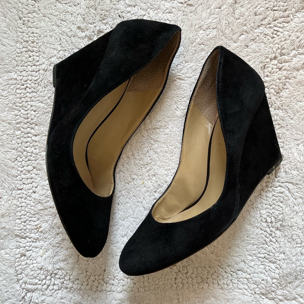 Ann Taylor Suede Wedge Pumps | 7 1/2 M | Black